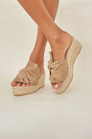 Hamptons platforms with knot, vintage taupe