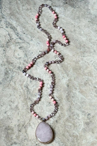 Kia necklace, light pink