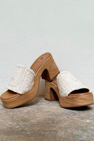 Tana sandals, lace