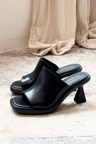 Whoopi sandals, black