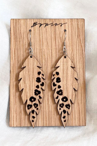 Feather earrings, leo